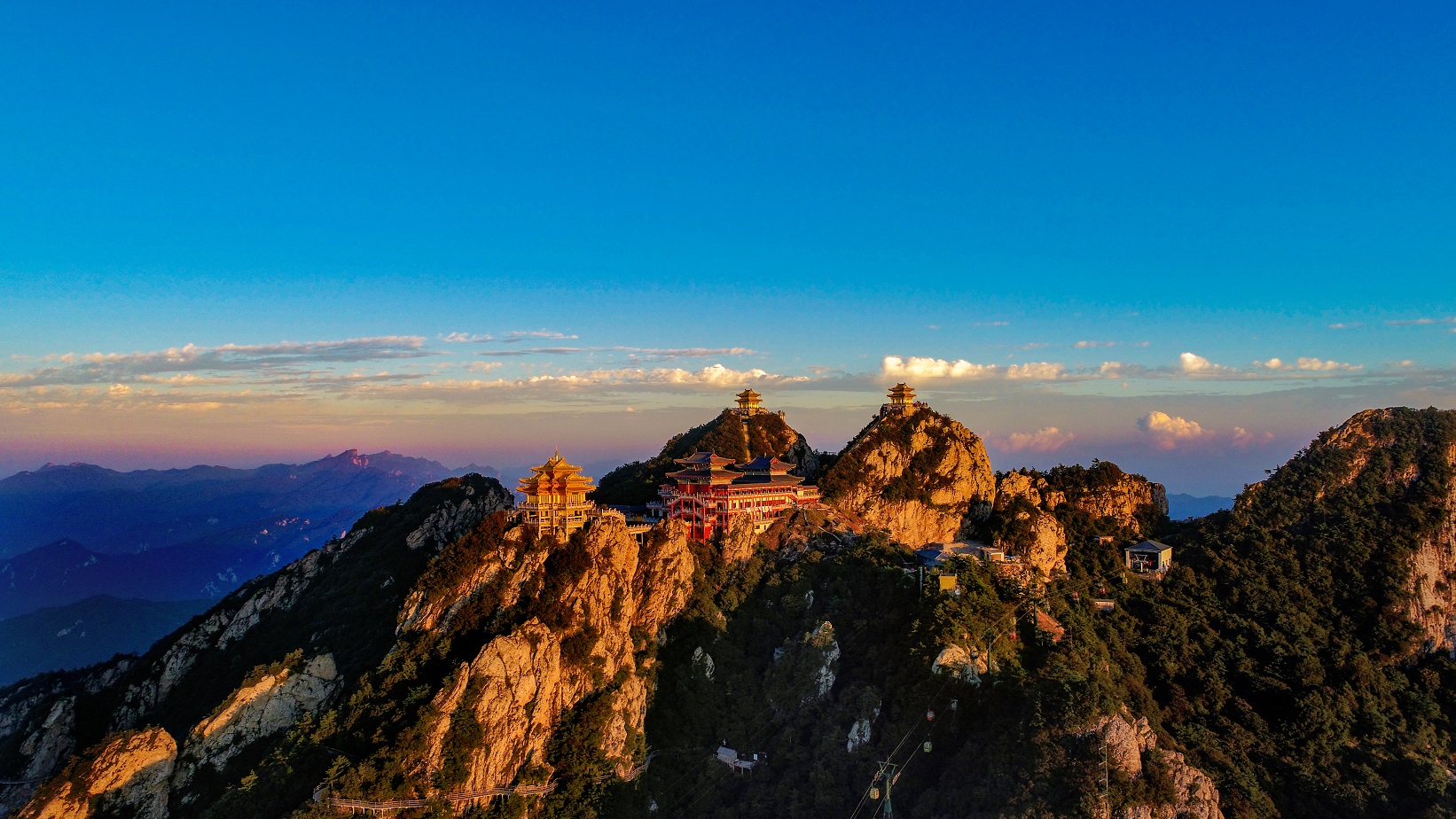 老君山金顶1（官方图）.jpg